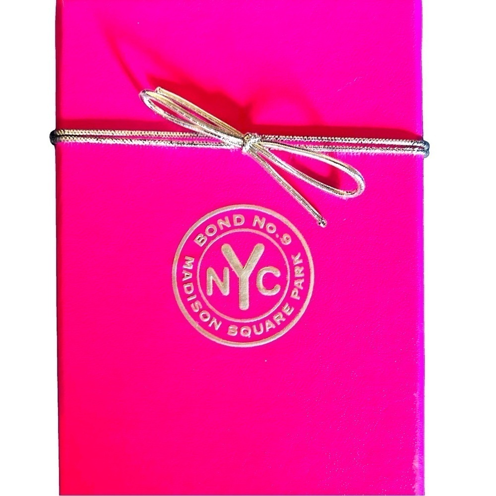 Bond No. 9 New York Pink and Silver Gift Box or Jewelry Organizer